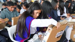 La Argentina recibe 96 computadores para cerrar la&hellip;