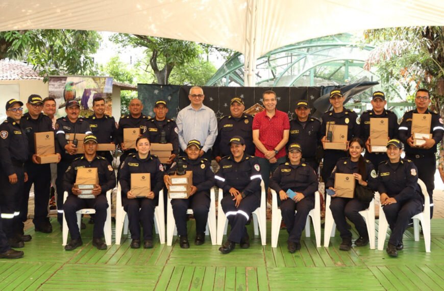 Vital refuerzo: 78 equipos de comunicación para bomberos del Huila ante embate de El Niño